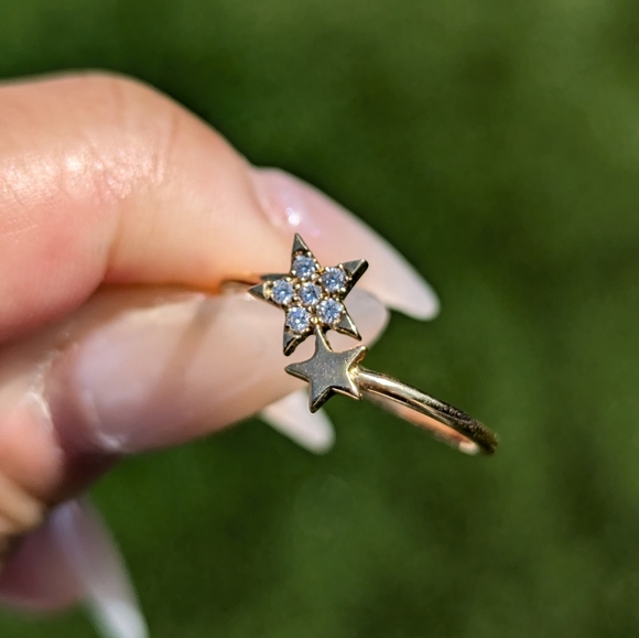 14K Yellow Gold Double Star Diamond Ring Band - Picture 5 of 10